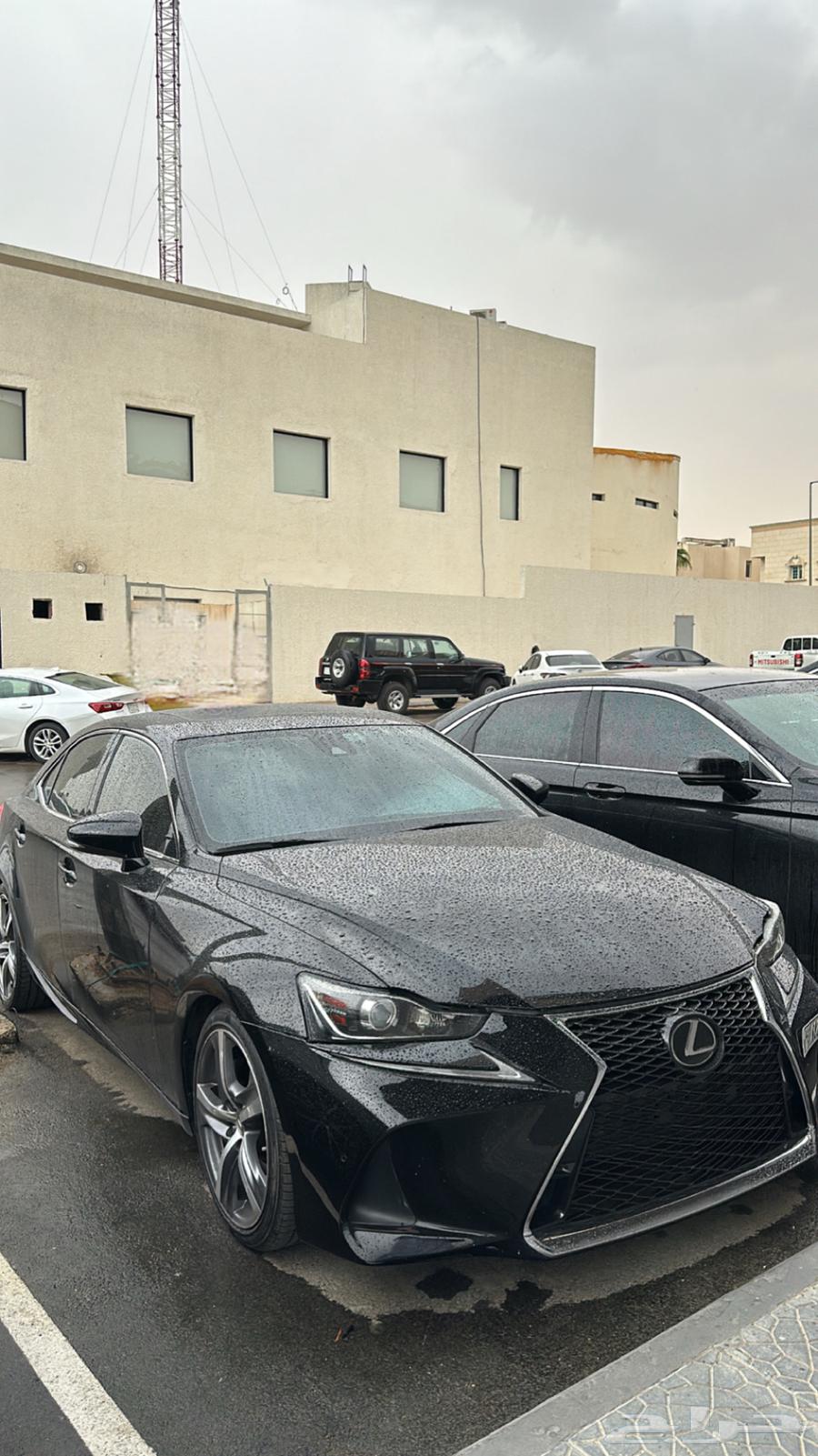 Lexus IS 200T with Dubai plates for sale - the car is currently in Riyadh63403553023233111
