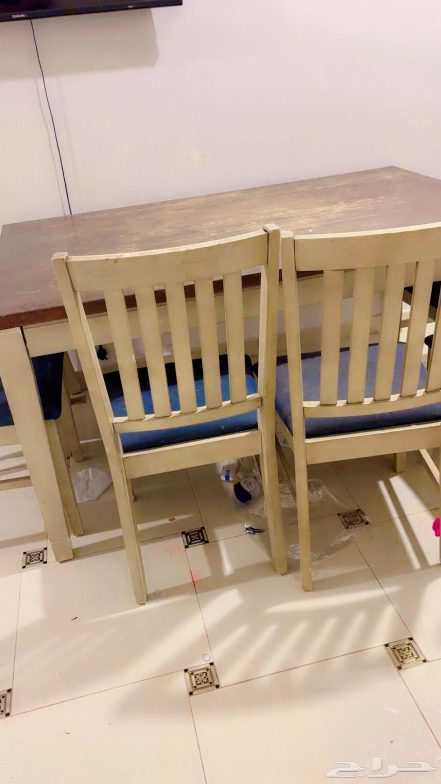 Table for sale with 6 chairs, purchased from Home Box63399768777346112