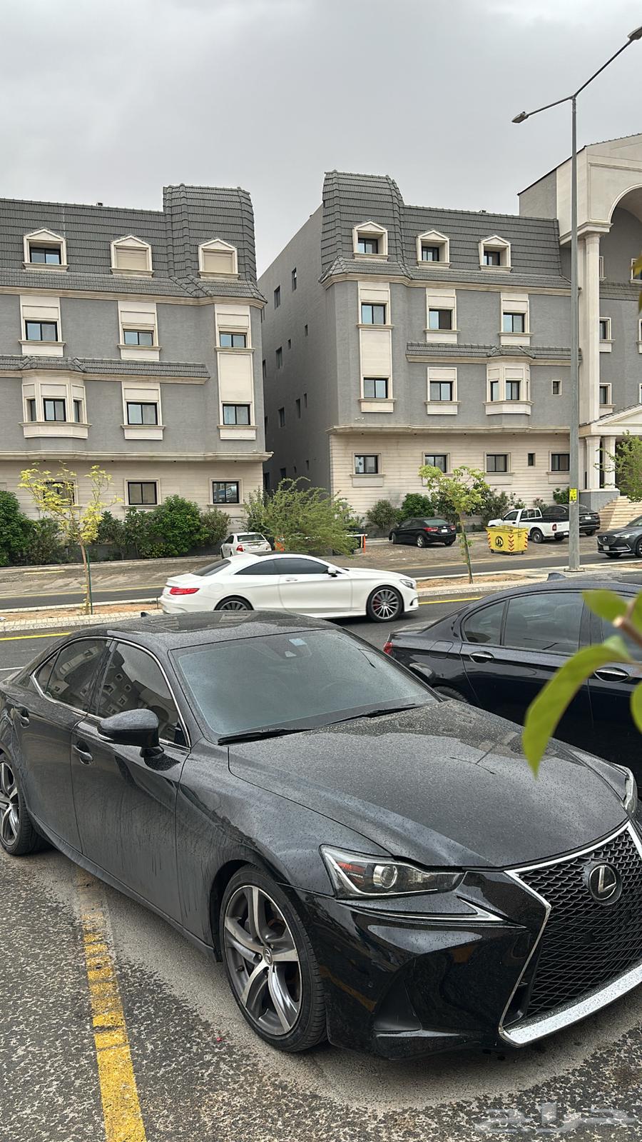 Lexus IS 200T with Dubai plates for sale - the car is currently in Riyadh63403553023233112