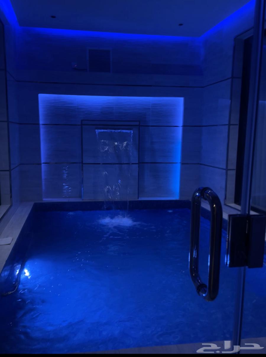 شاليهات صغيرة بمسابح خاصة ابها بجوار مطار63617075558146111