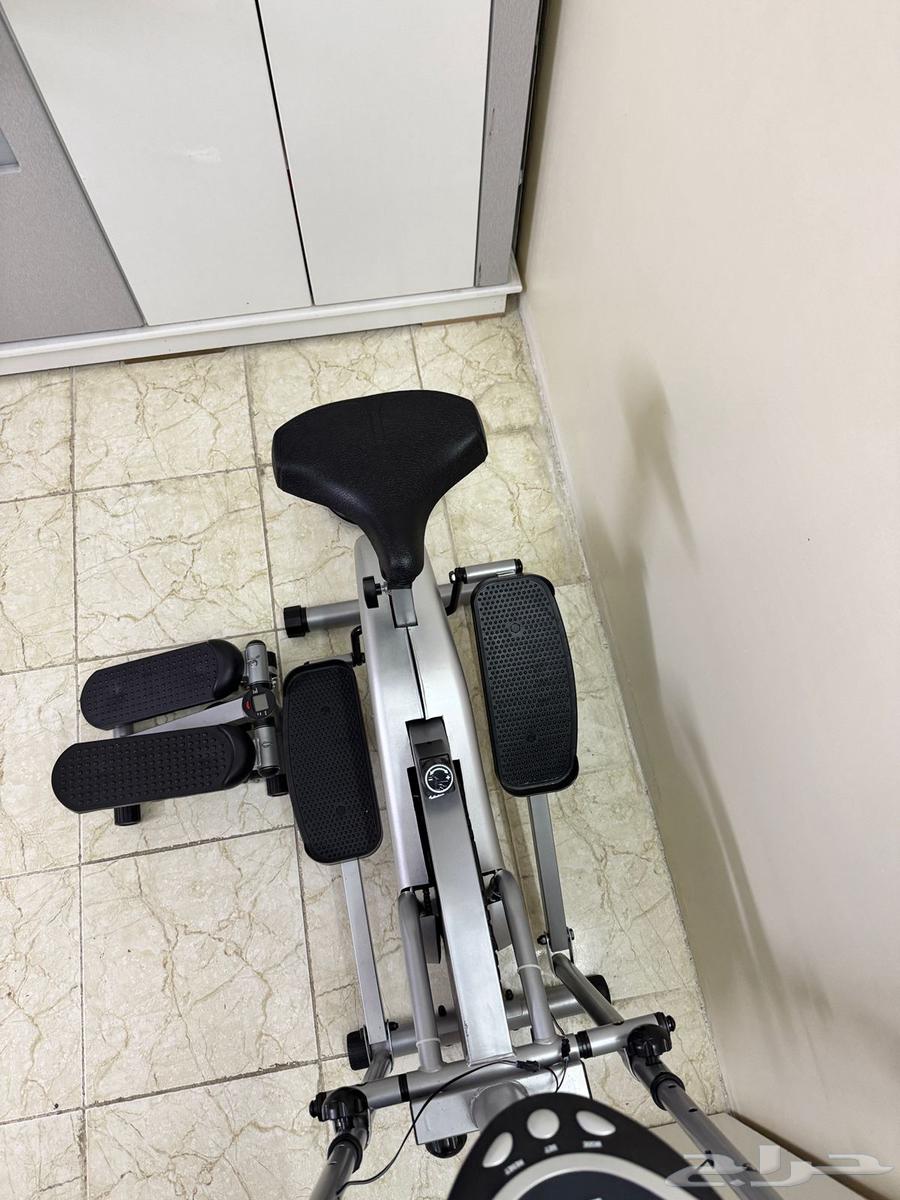 A fitness device that measures heart rate and speed, used in clean condition.63394646139266115