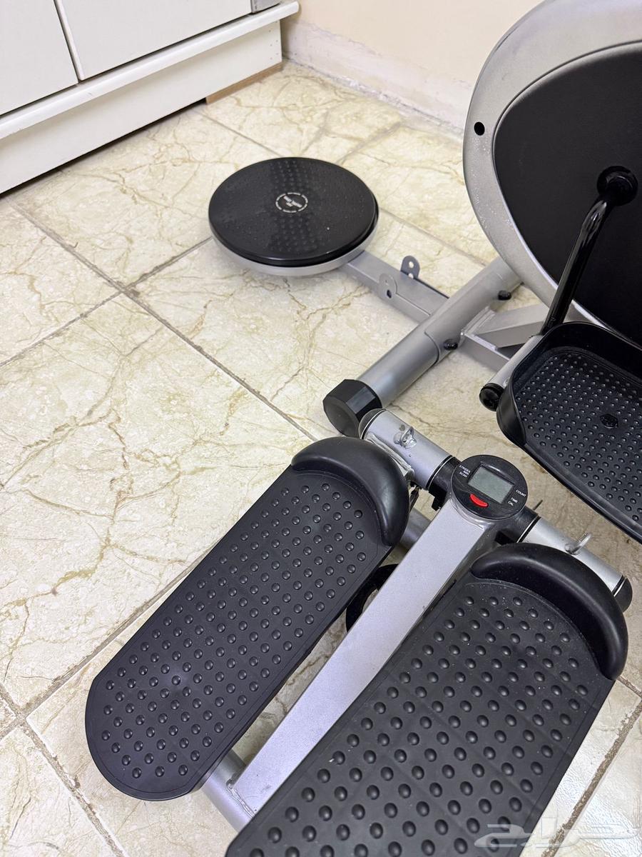 A fitness device that measures heart rate and speed, used in clean condition.63394646139266111