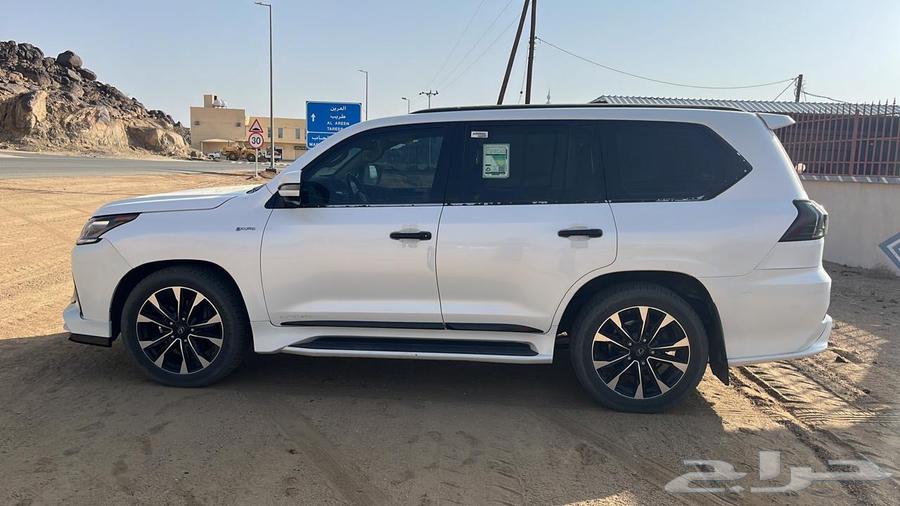 For sale, clean 2017 Lexus with 207 mileage63403546640513111