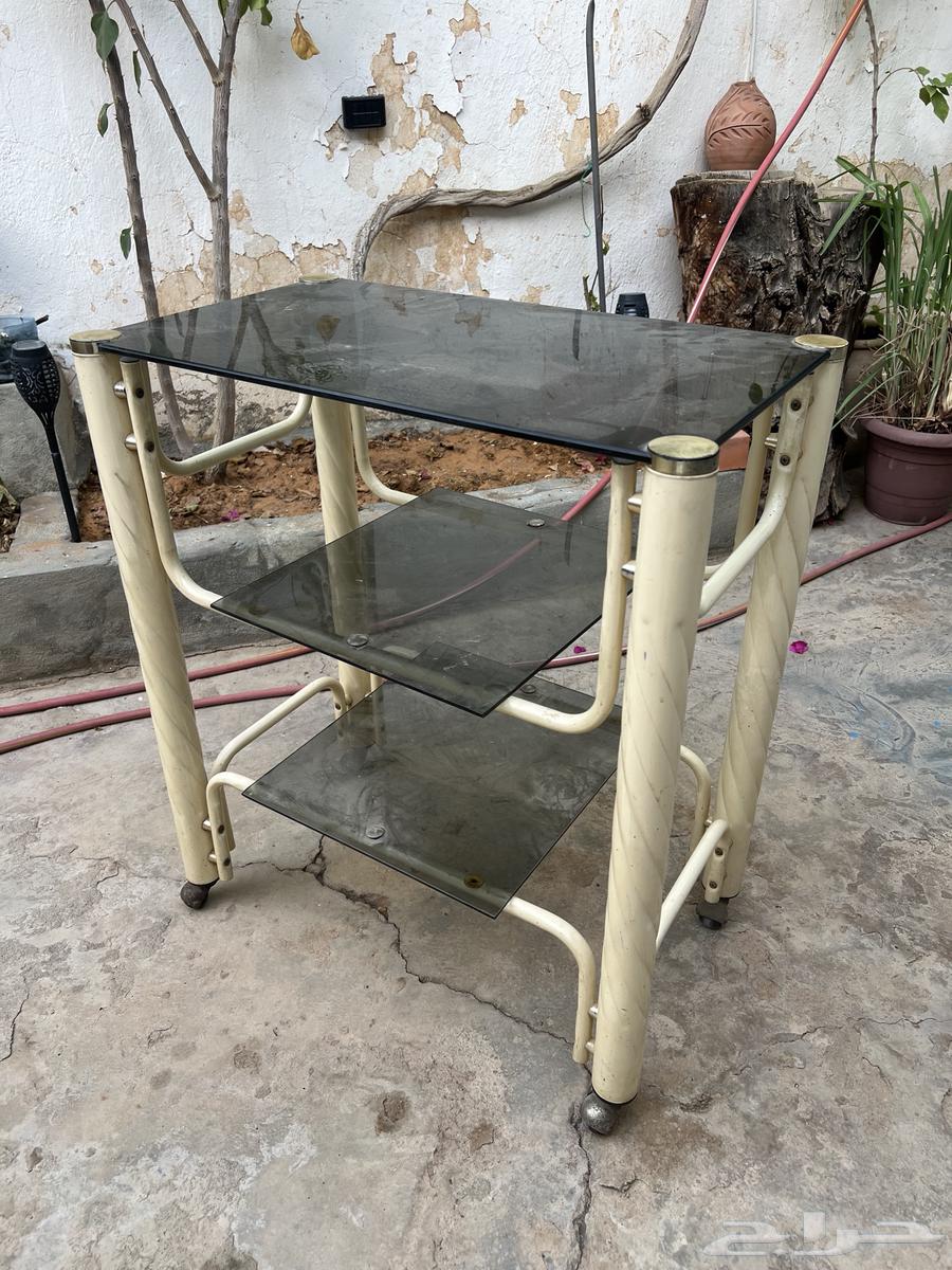Old TV table63394628299009110