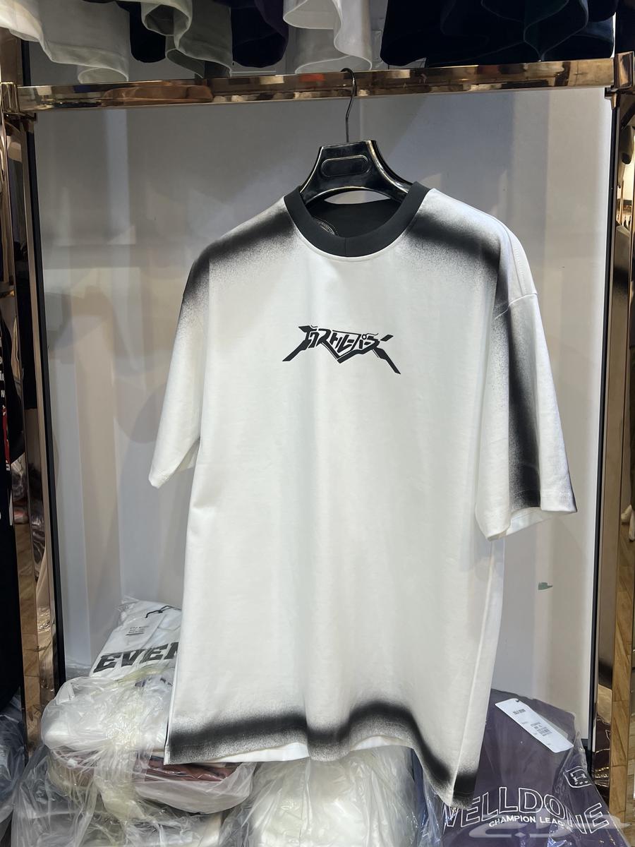 Oversized t-shirts with unique designs, wholesale and retail.63399757637761111