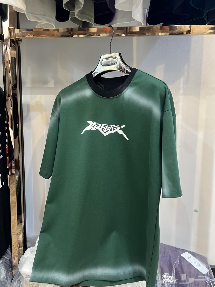 Oversized t-shirts with unique designs, wholesale and retail.63399757637761112