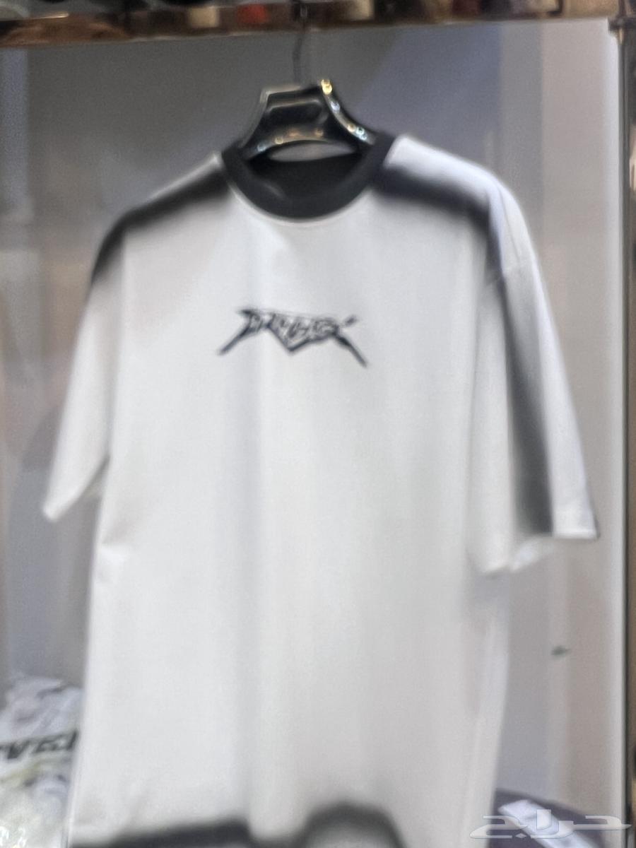 Oversized t-shirts with unique designs, wholesale and retail.63399757637761114
