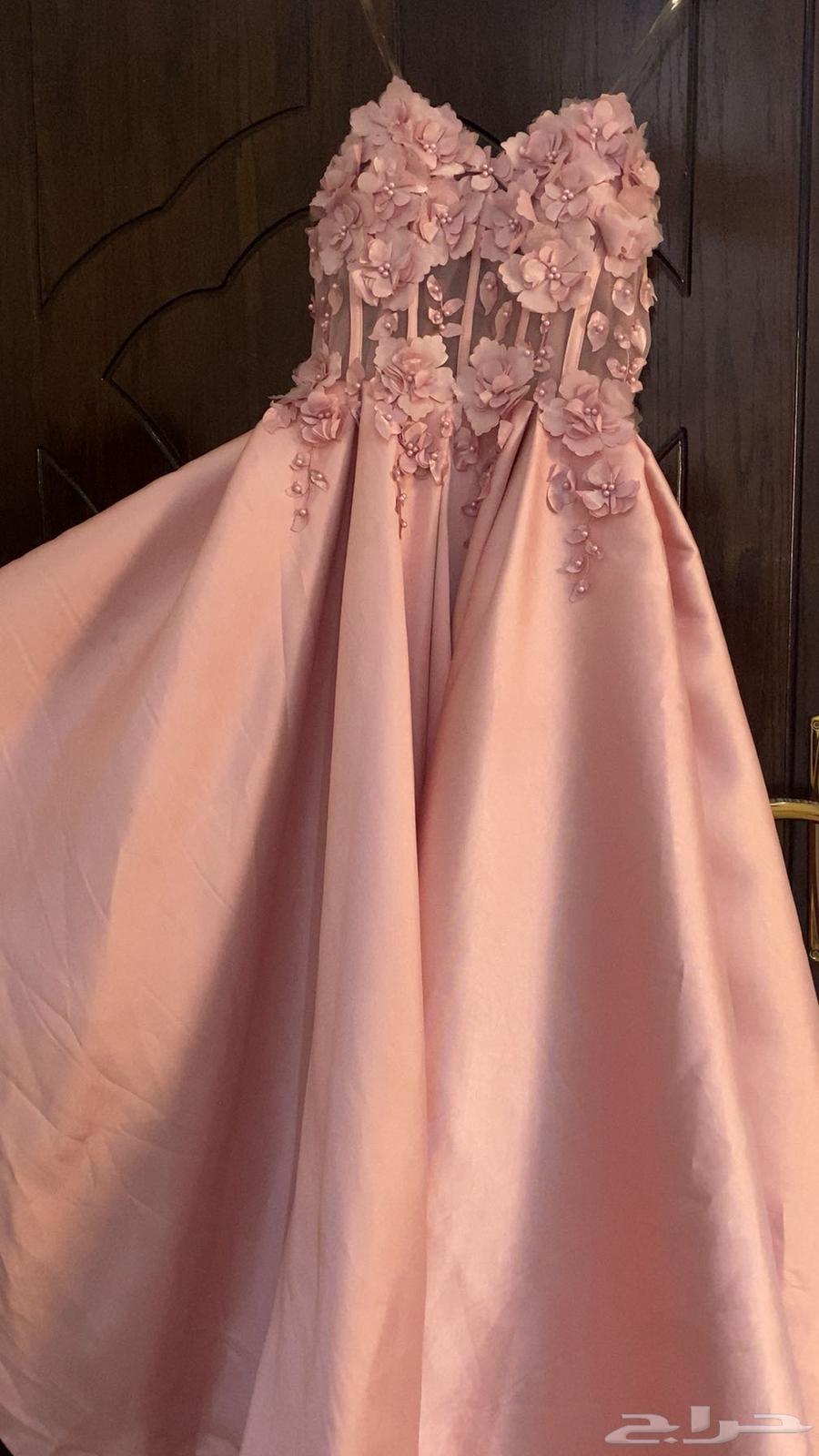 A large pink dress63394708540673111