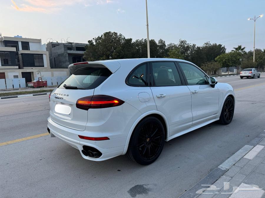 بورش كايين GTS 2016 ابيض وداخليه احمر فل كامل63399585791619114