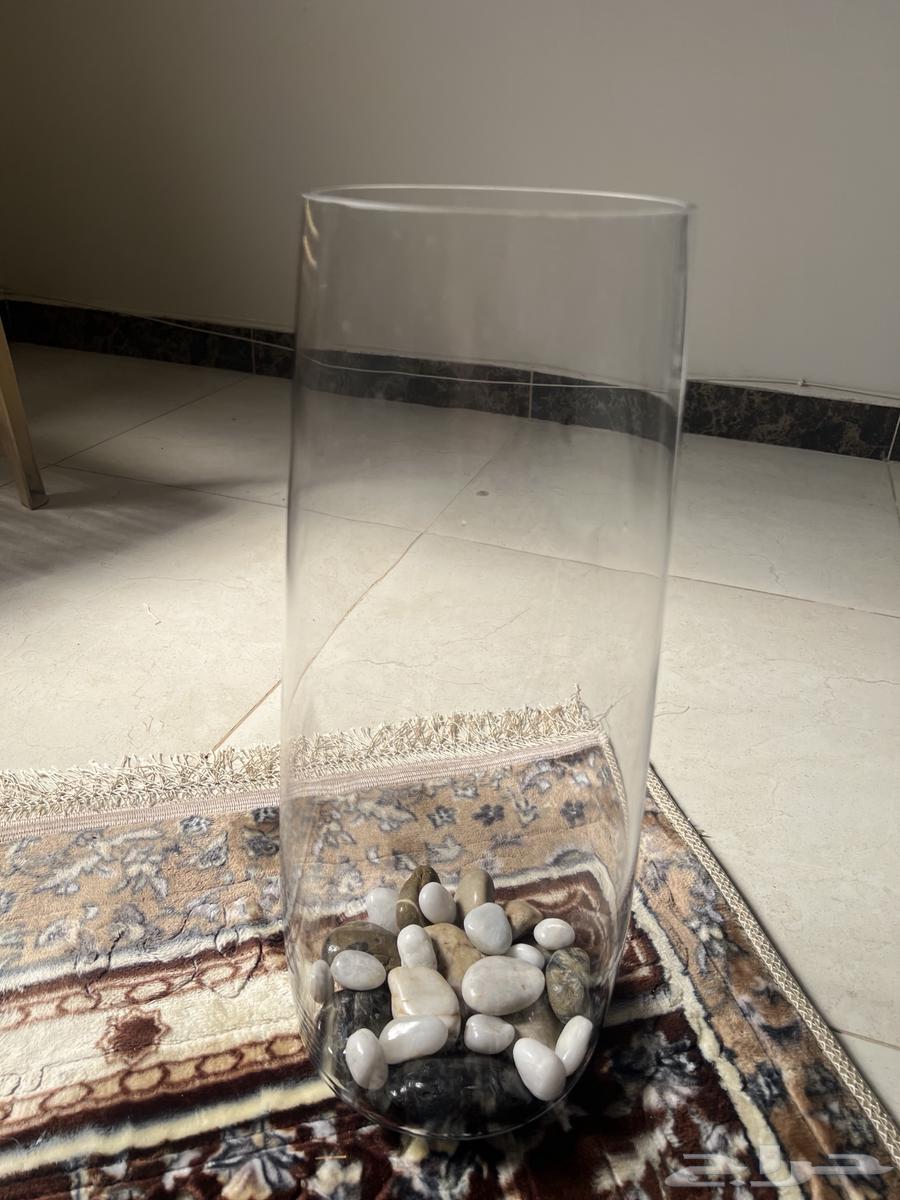 طاوله مع 3 فارات فيها حجر زينه من ايكا وفانوس63094499093890114