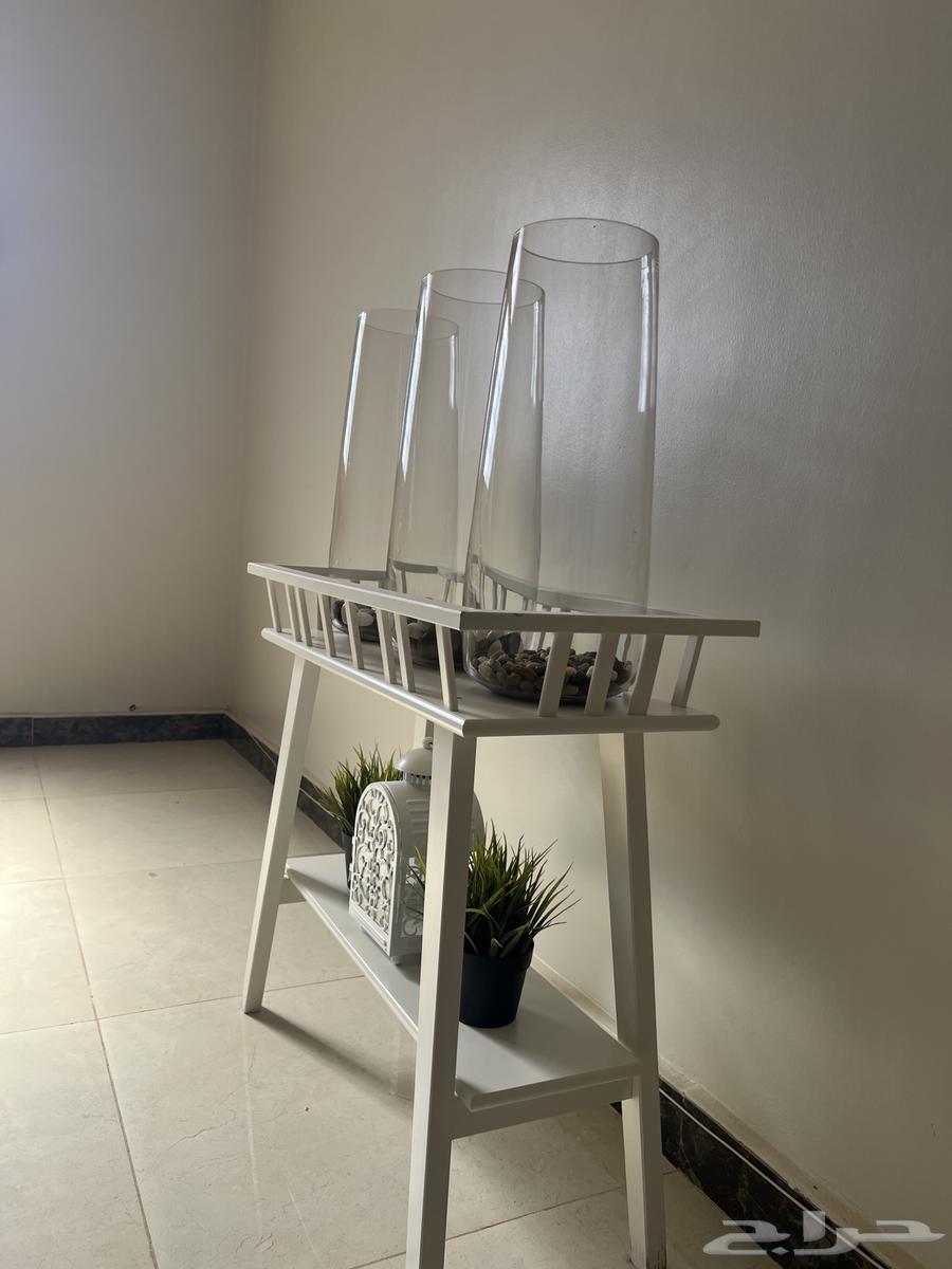 طاوله مع 3 فارات فيها حجر زينه من ايكا وفانوس63094499093890111