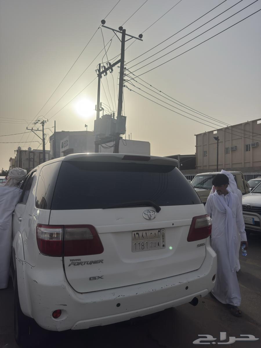 فورشنر 2010 4 سندر قير عادي سنقل فيه رفرف وا الباقي شرط63399630025858114