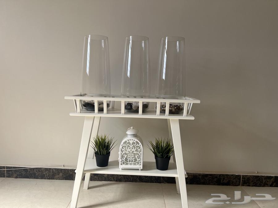 طاوله مع 3 فارات فيها حجر زينه من ايكا وفانوس63094499093890112