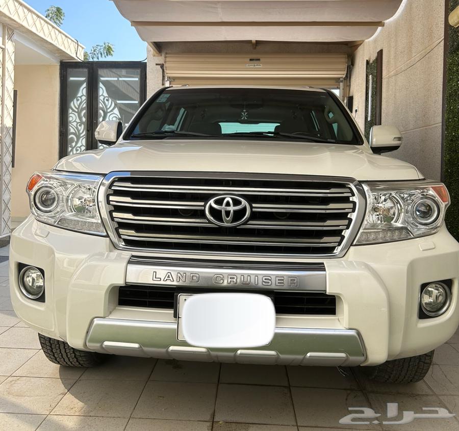 لاندكروزر gxr3ستين عام موديل 201563396376614658111