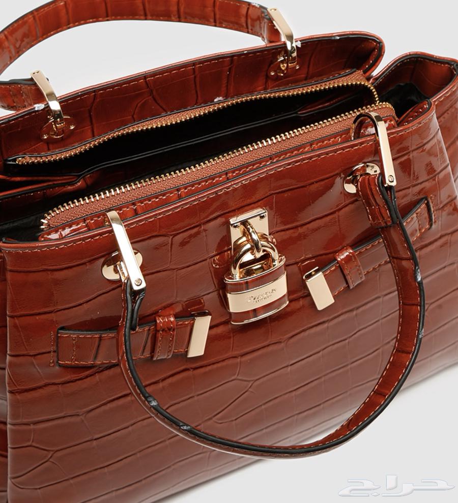 A bag with the brand name Dior63389337771137113