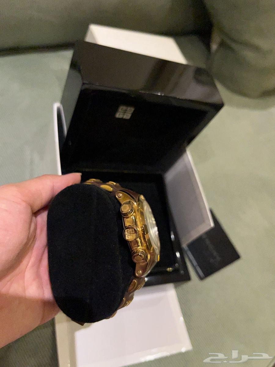 Givency watch with all its accessories63389366794497111