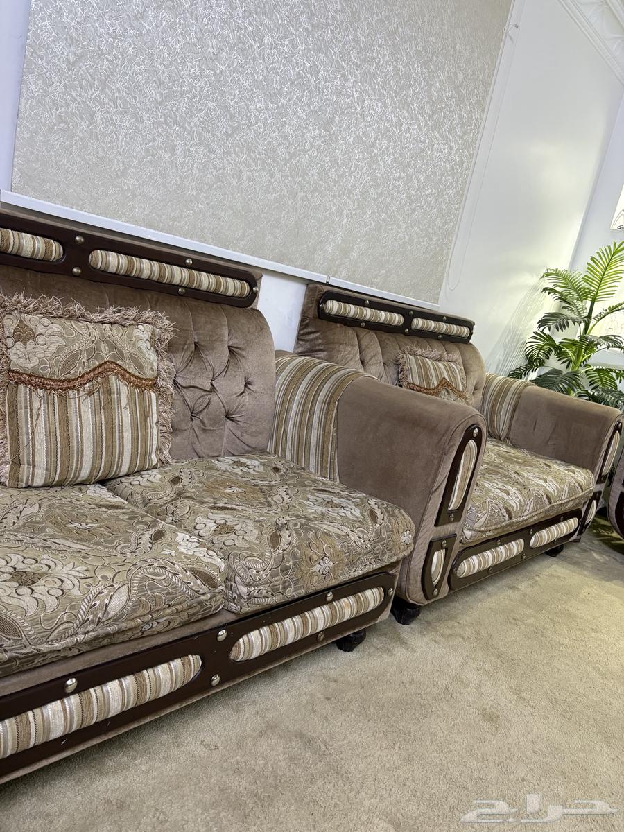 موكيت (فرشة)وستارة وكنب بطاولاته للبيع63390847482114112