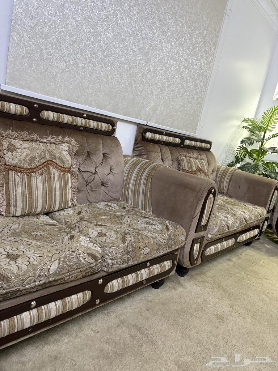 موكيت (فرشة)وستارة وكنب بطاولاته للبيع63390847482114111