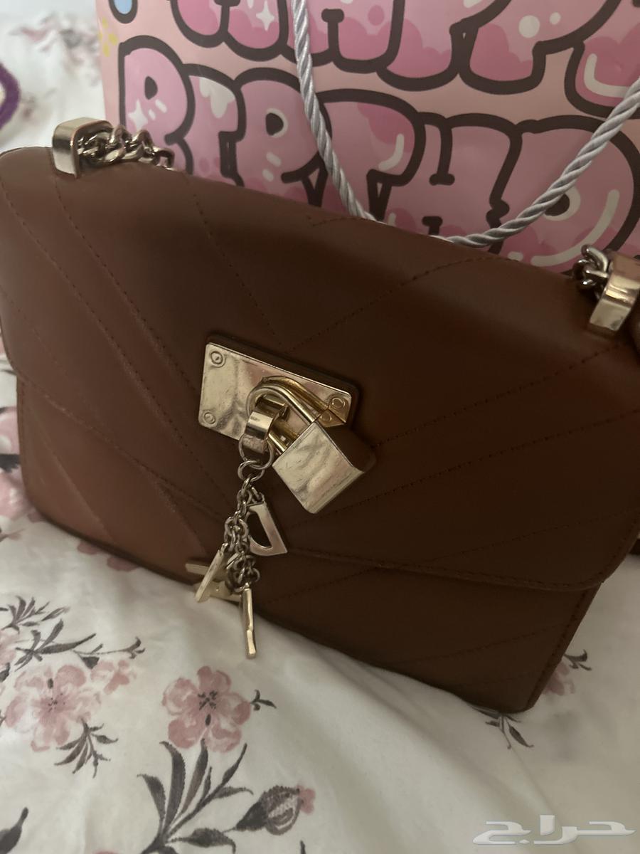 Bag63389936282498111