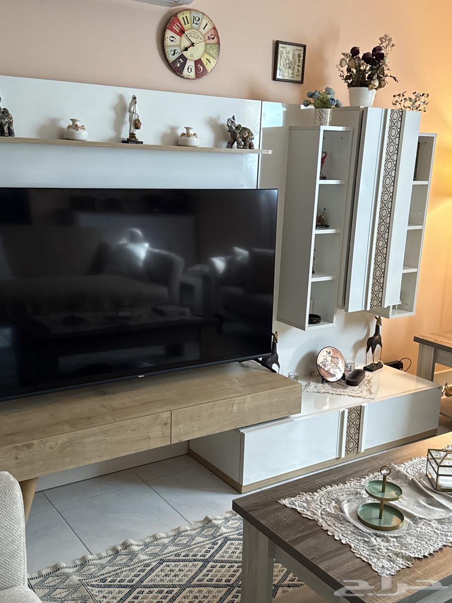 طاولة تلفزيون للبيع63390767292931111