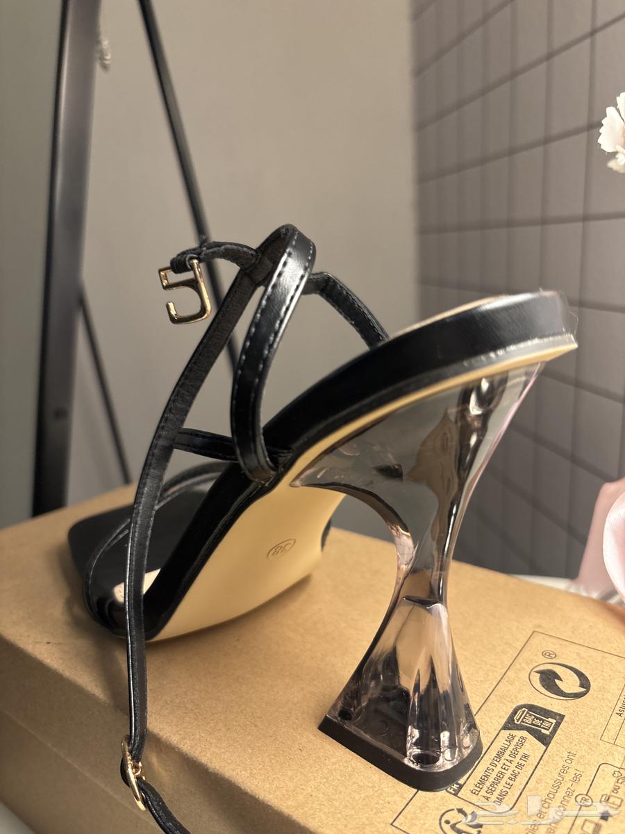 Black high heels63389714755586111