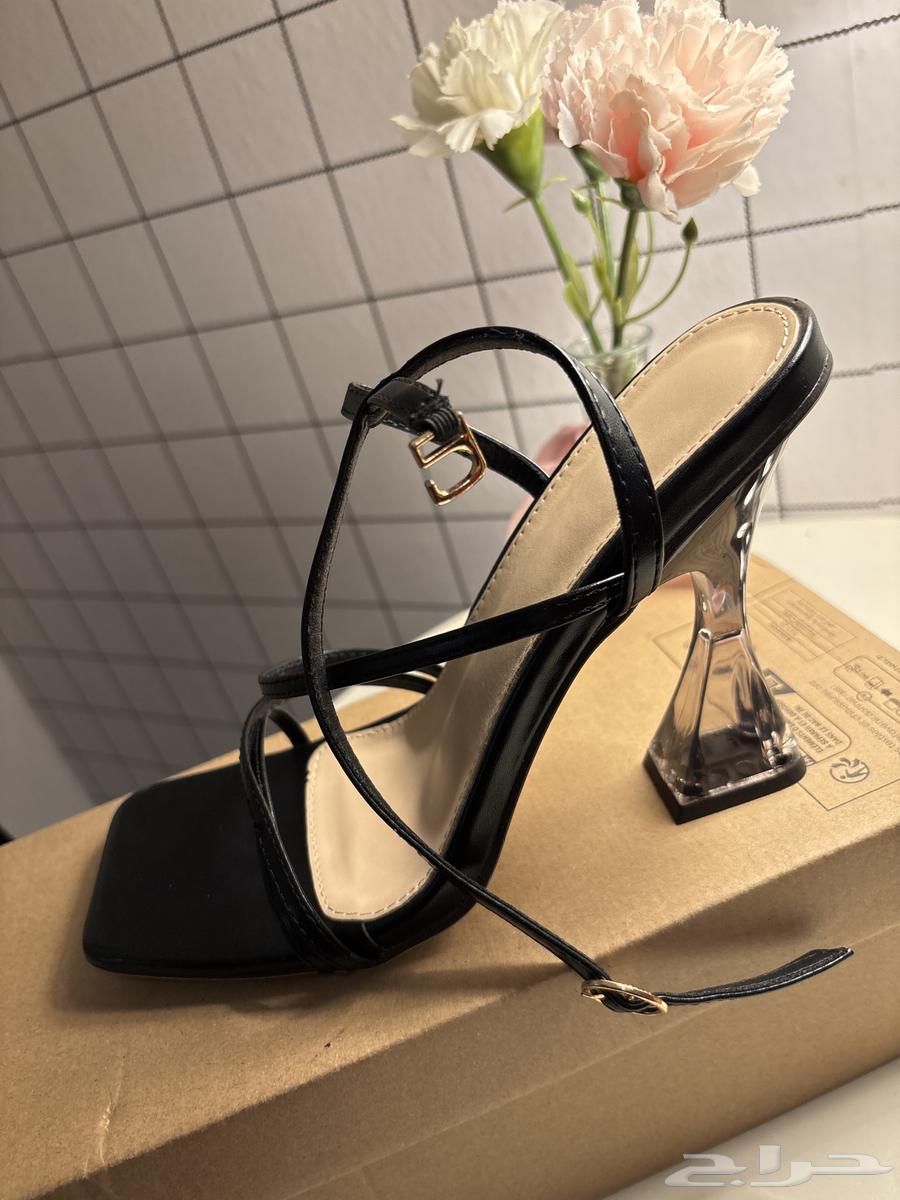 Black high heels63389714755586119