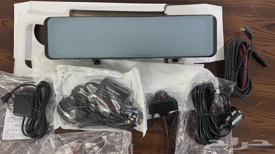 Has front and rear cameras and display on the mirror63389682406017111