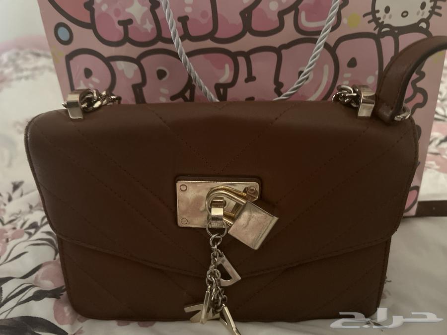 Bag63389936282498112