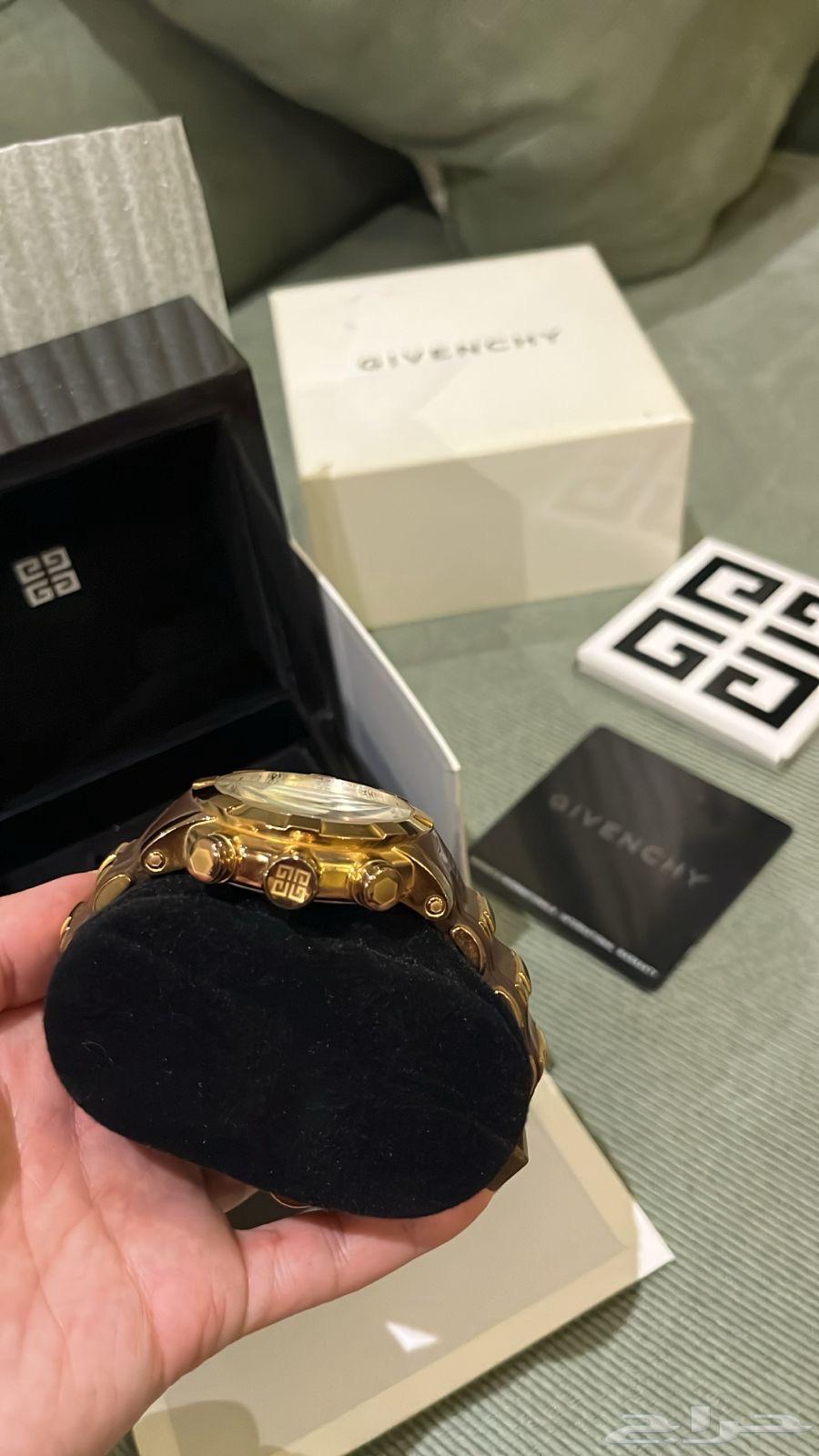 Givency watch with all its accessories63389366794497113