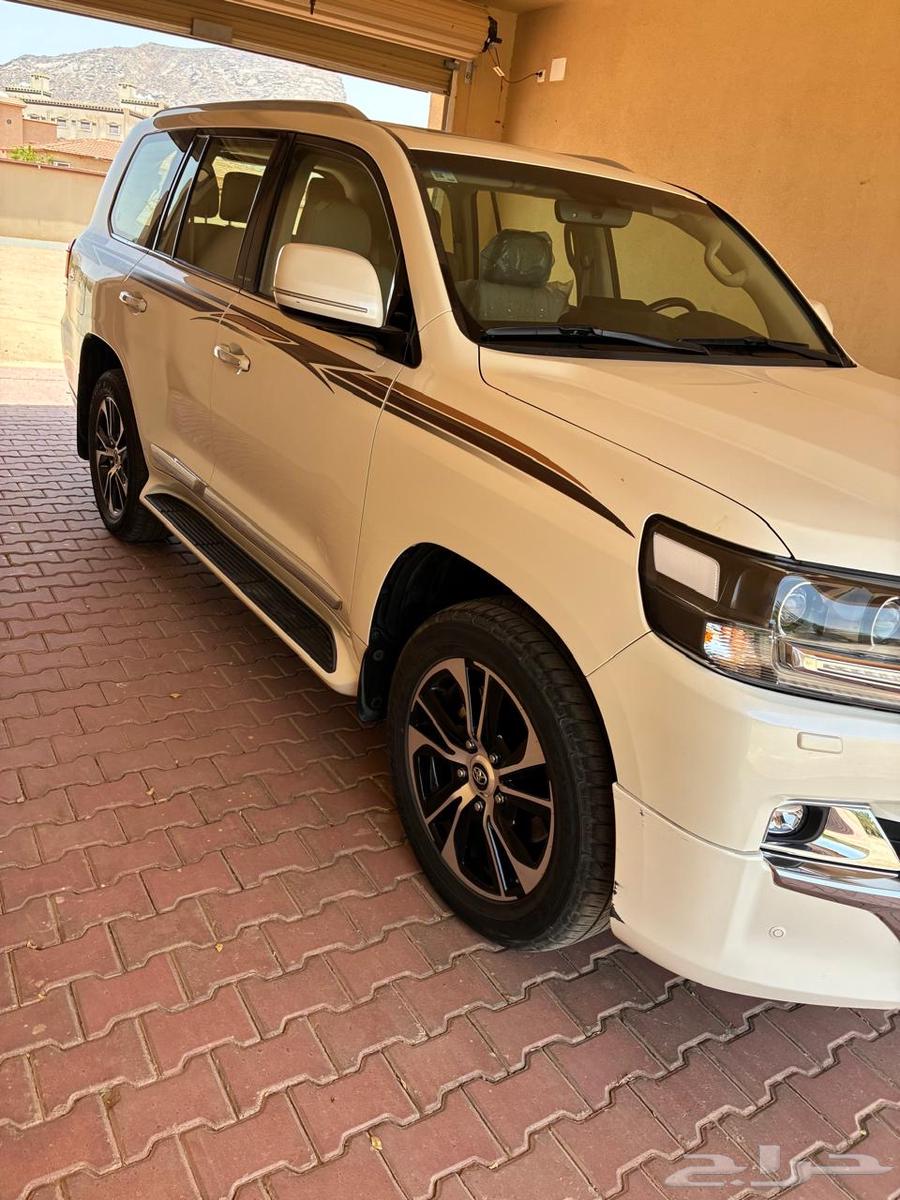 صالون بريمي 21 ابيض63396380737410111