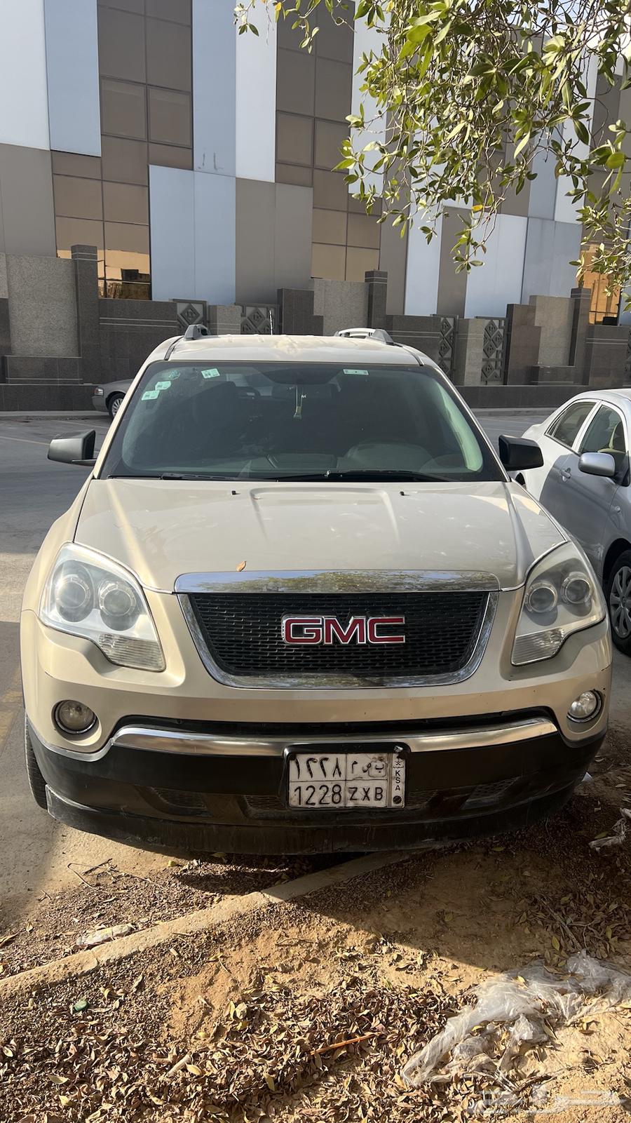 للبيع سيارة اكاديا 2010 ذهبي دفع رباعي 3600 cc633945883751701125