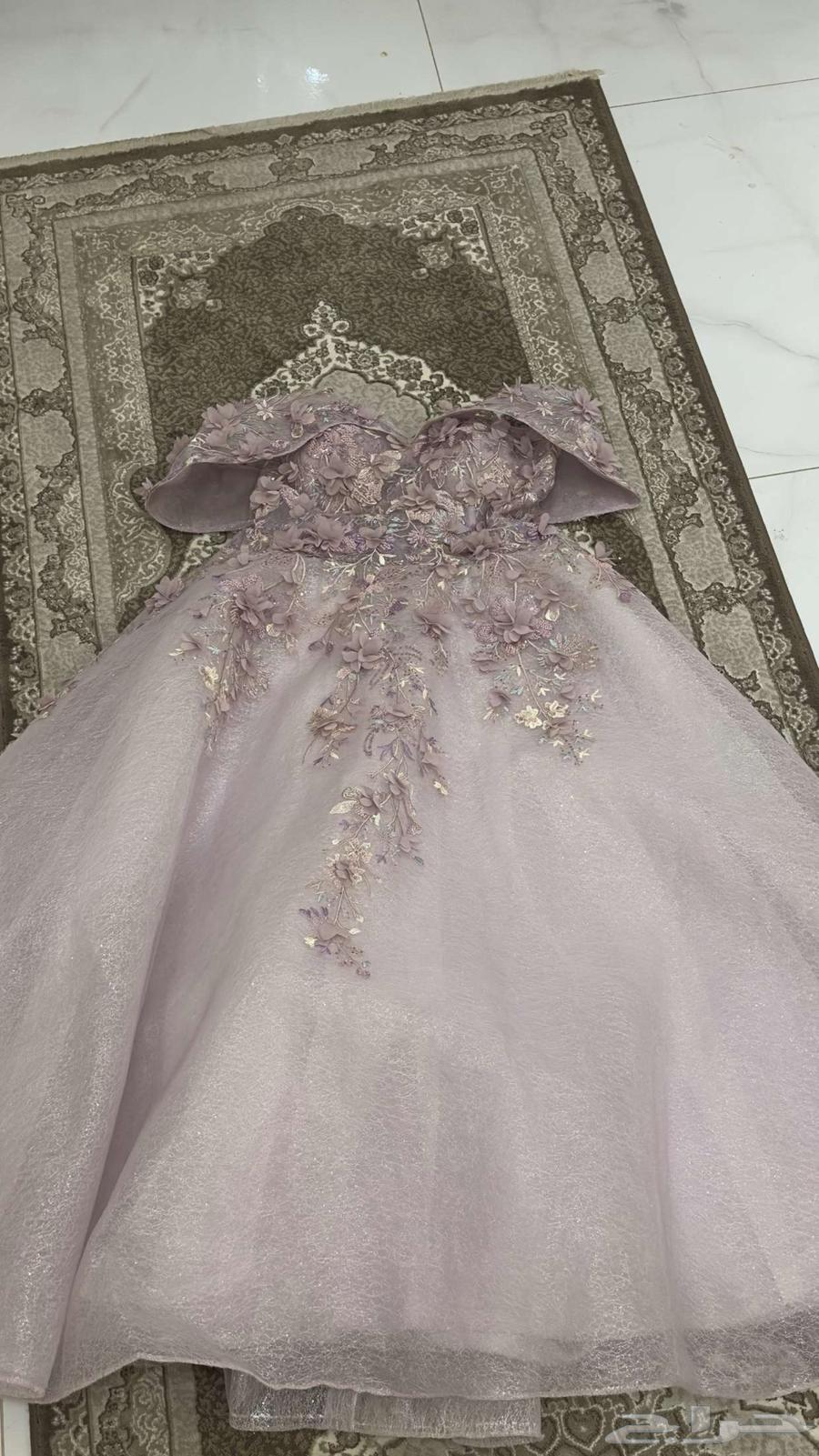 فستان ملكة ___ اللون وردي مقاس M- 3863388379357314112