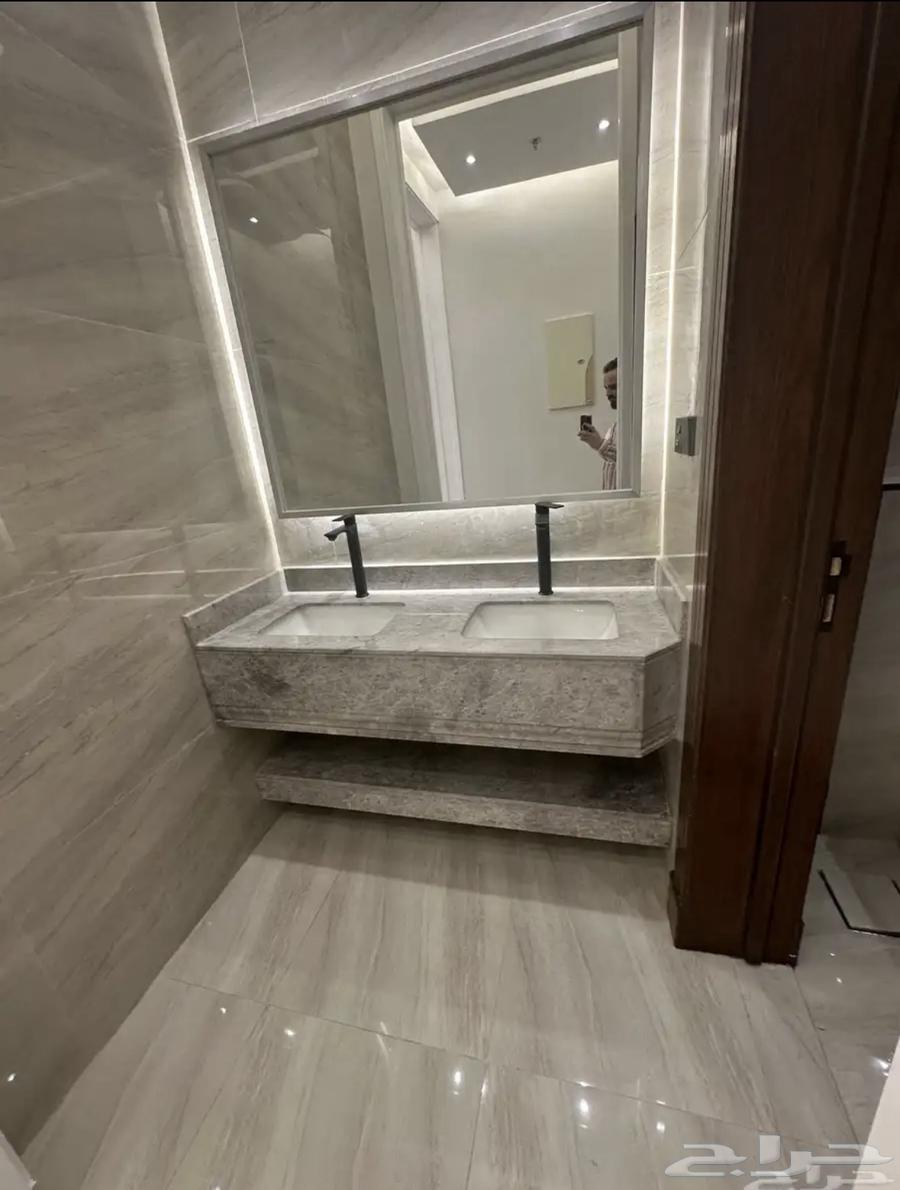 Modern four-bedroom apartments with a living room for rent in Al-Munsiyah district, 65,000.63381116459649113
