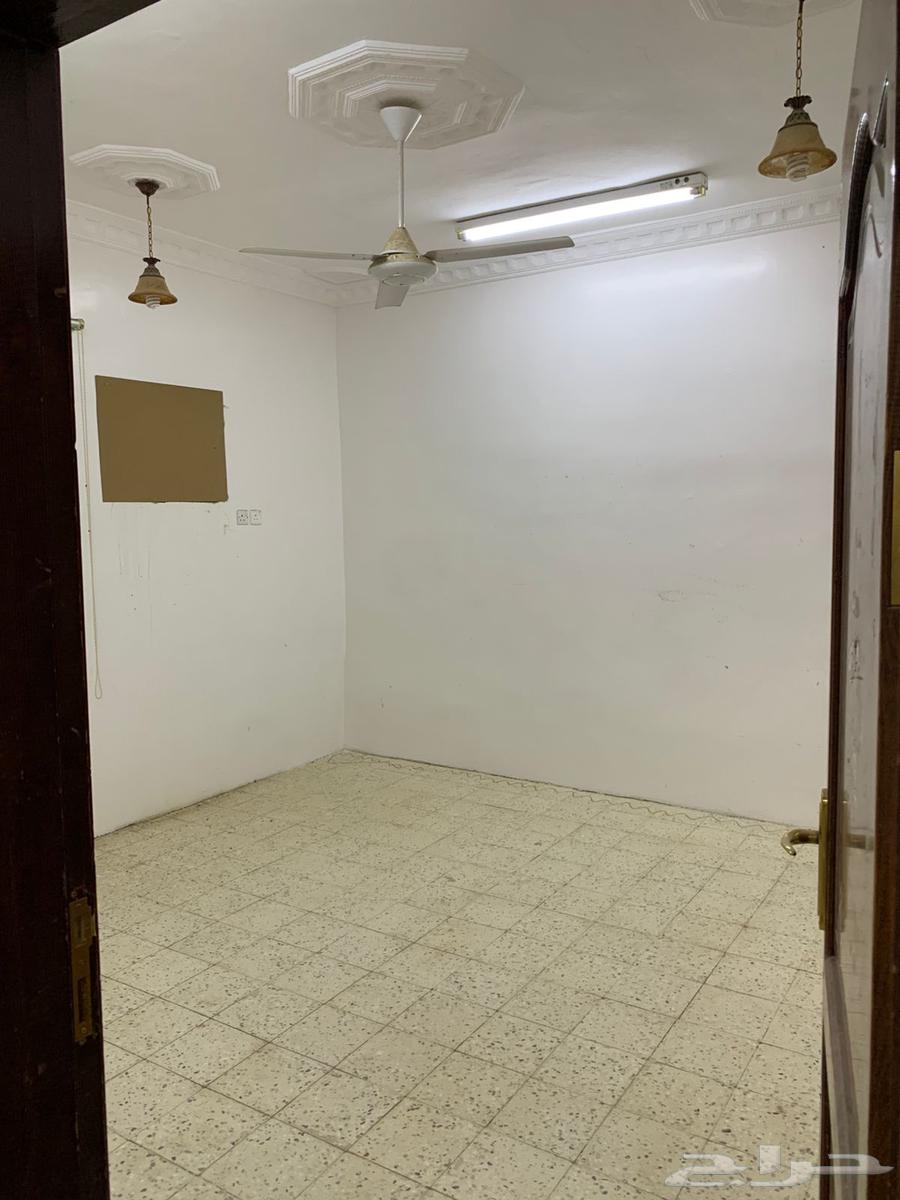 للبيع دور سكني على واجهتين حي الزهره63381085938178113