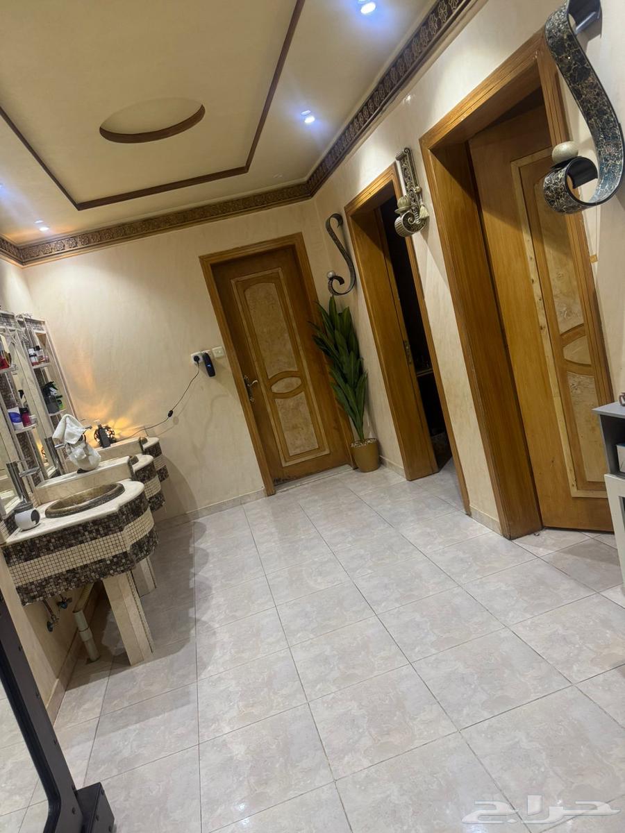 For sale, a floor in Al-Yarmouk neighborhood, 231 sqm, with separate entrances for men and women63380054223361113