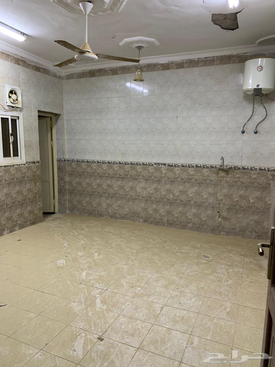 للبيع دور سكني على واجهتين حي الزهره63381085938178114