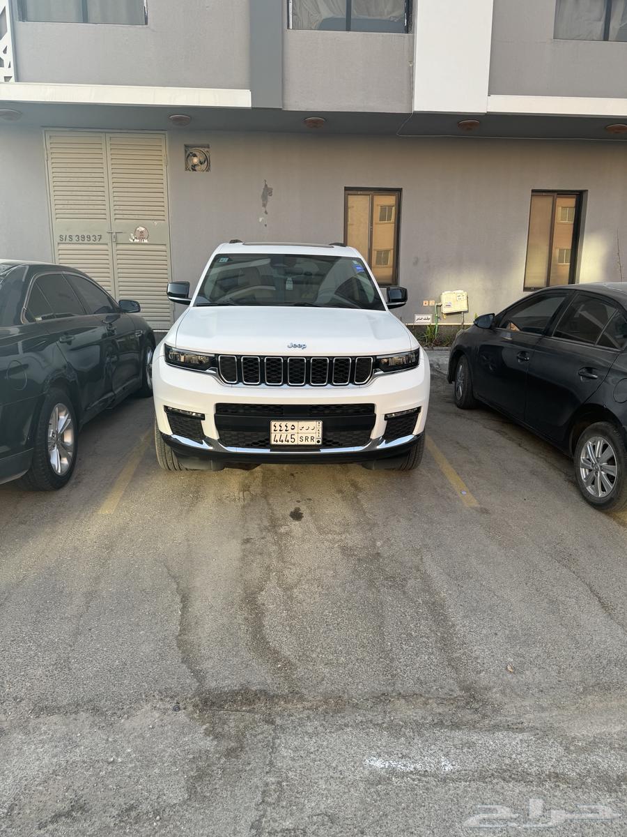 White Grand Cherokee 2021 7 passenger63381063394561113