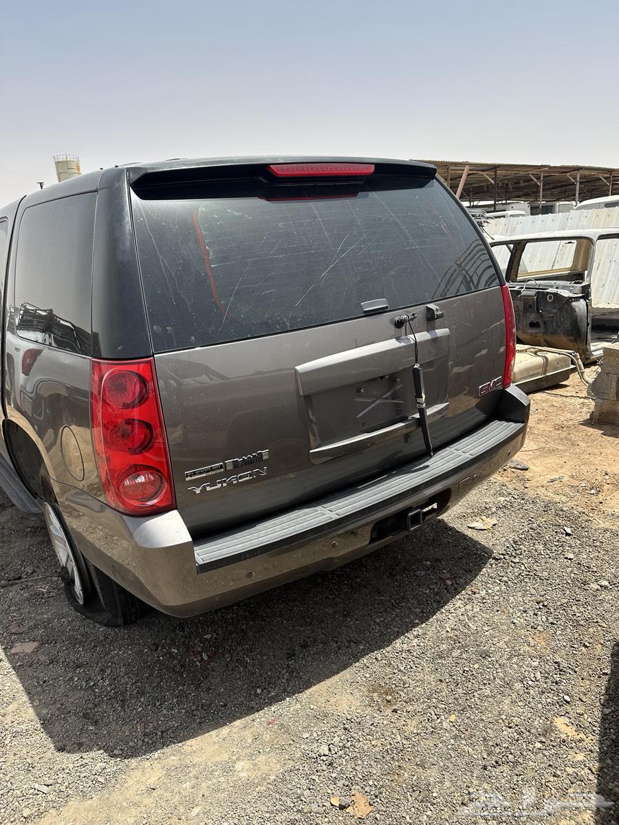 جمس يوكن 2011 مكينه قير طيب للبيع قطع غيار تشليح فقط63391828867331113