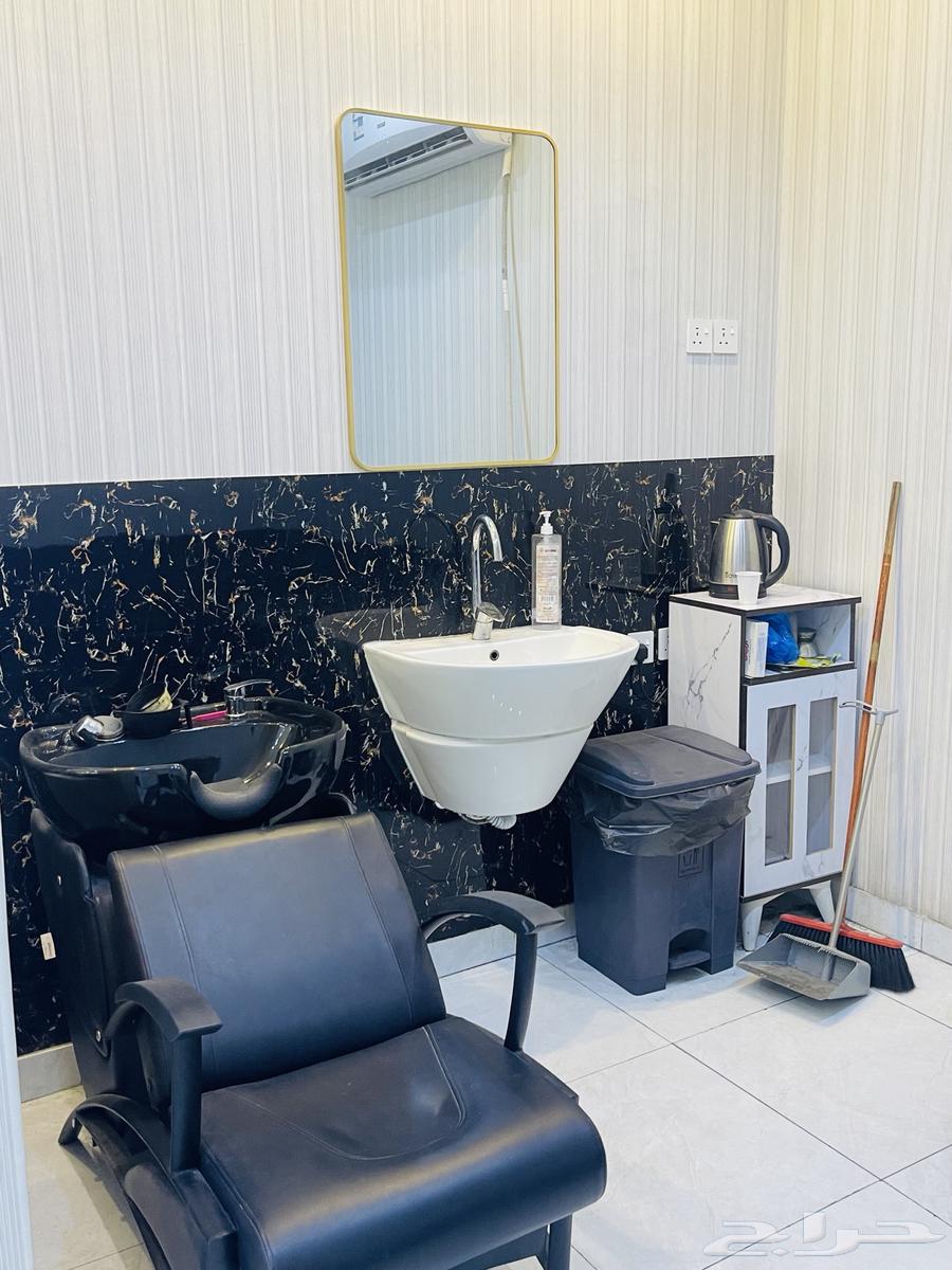 Barbershop for kissing (salon) (Barbershop)63381117159043114