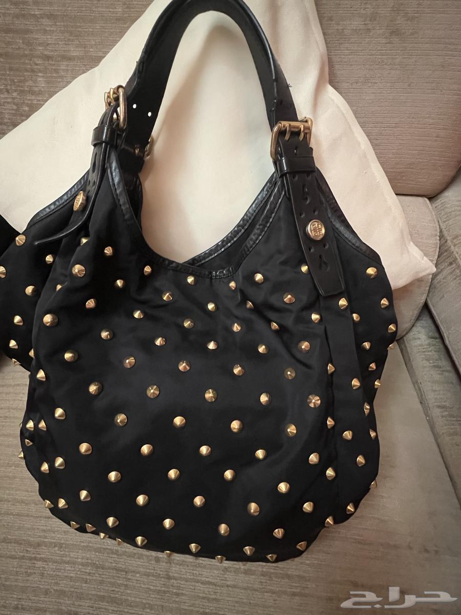 A large sports bag63387405177731111