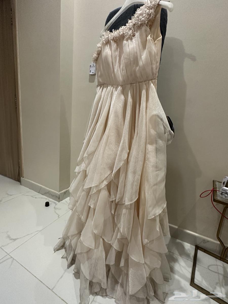 A clean dress63388274304897114