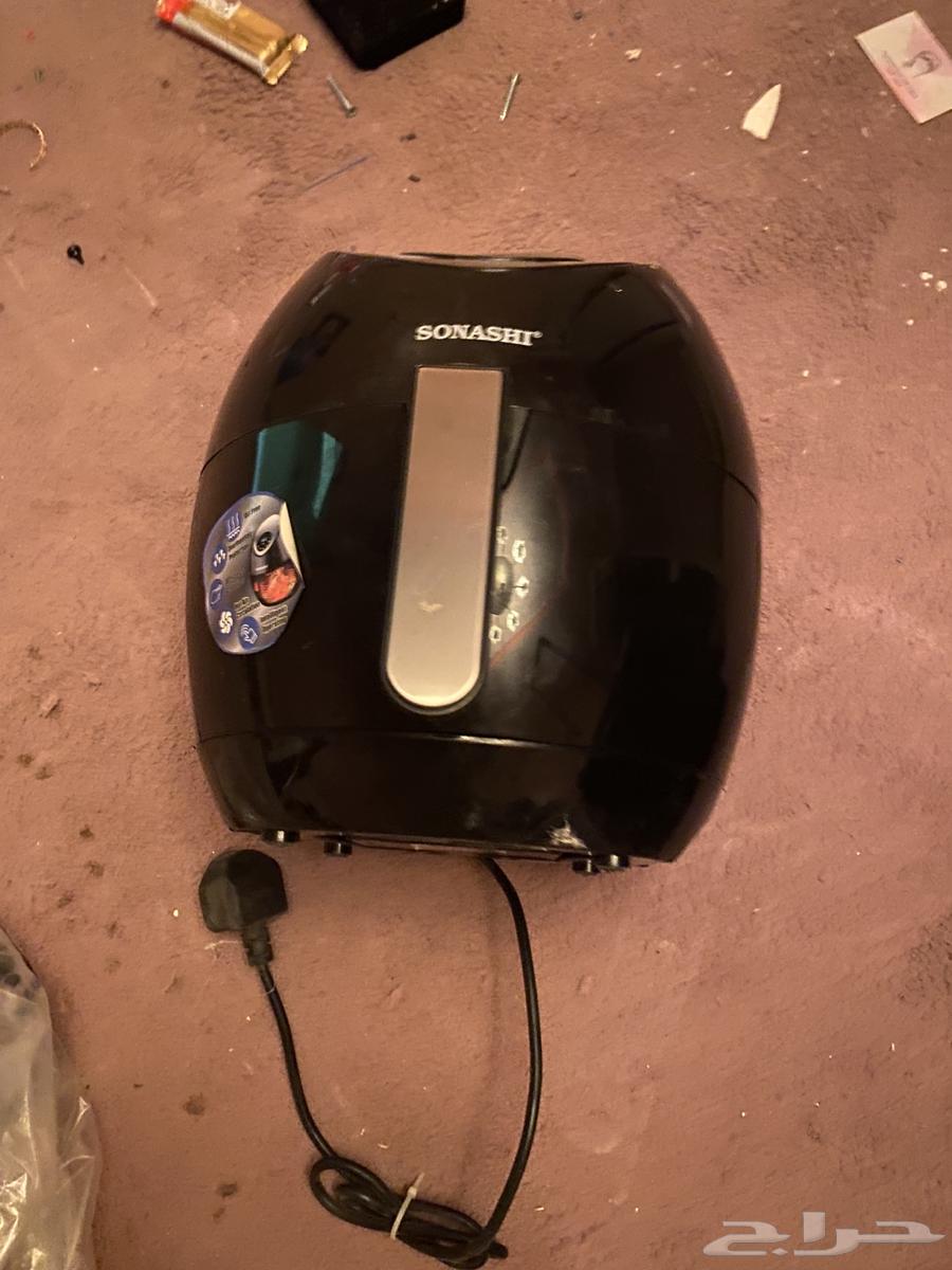 As clearly seen in the picture, the table has been used little, as well as the air fryer.63388514892291114