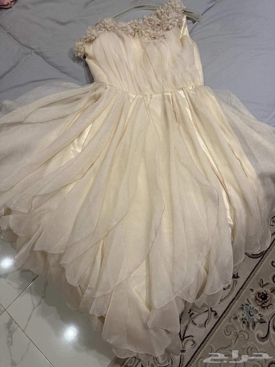 A clean dress63388274304897112