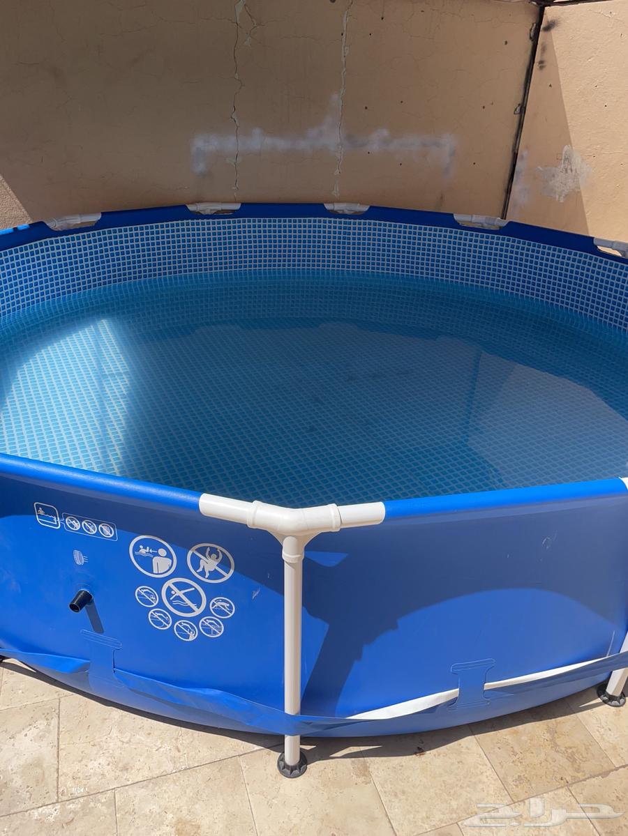 For sale, a very clean swimming pool, four by five, with a garden of 600.633869623101471128