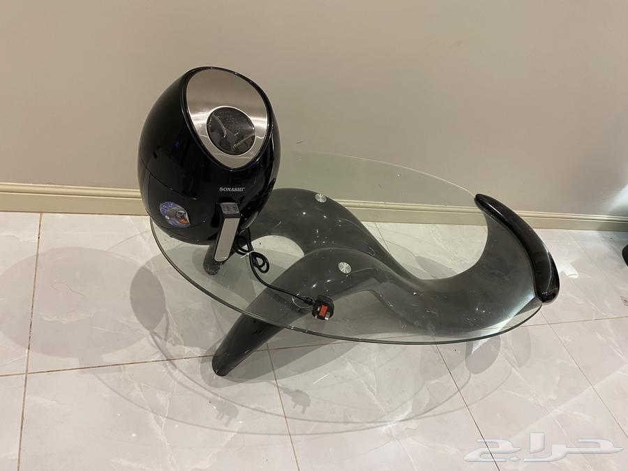 As clearly seen in the picture, the table has been used little, as well as the air fryer.633885148922911112