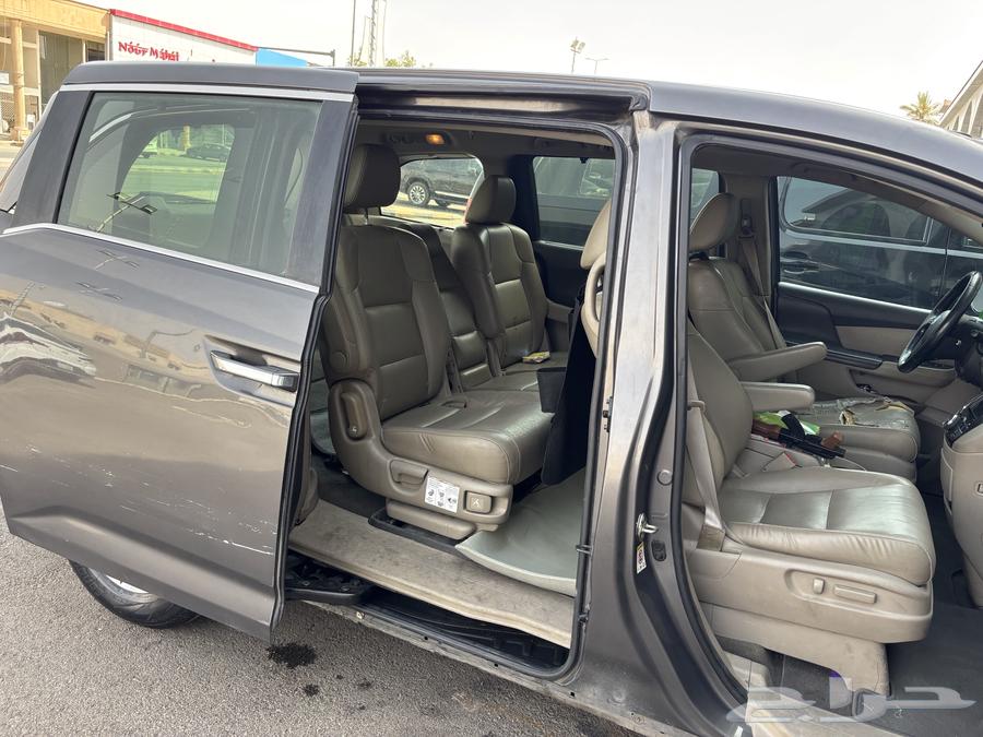 Full option Odyssey with electric sunroof, electric seats, and electric trunk63389360020994112