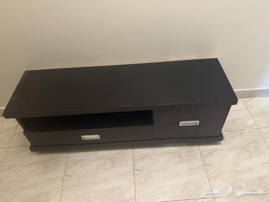 طاولة تلفزيون ودولاب ملابس نظيفة بأسعار مميزة .63386251376769111
