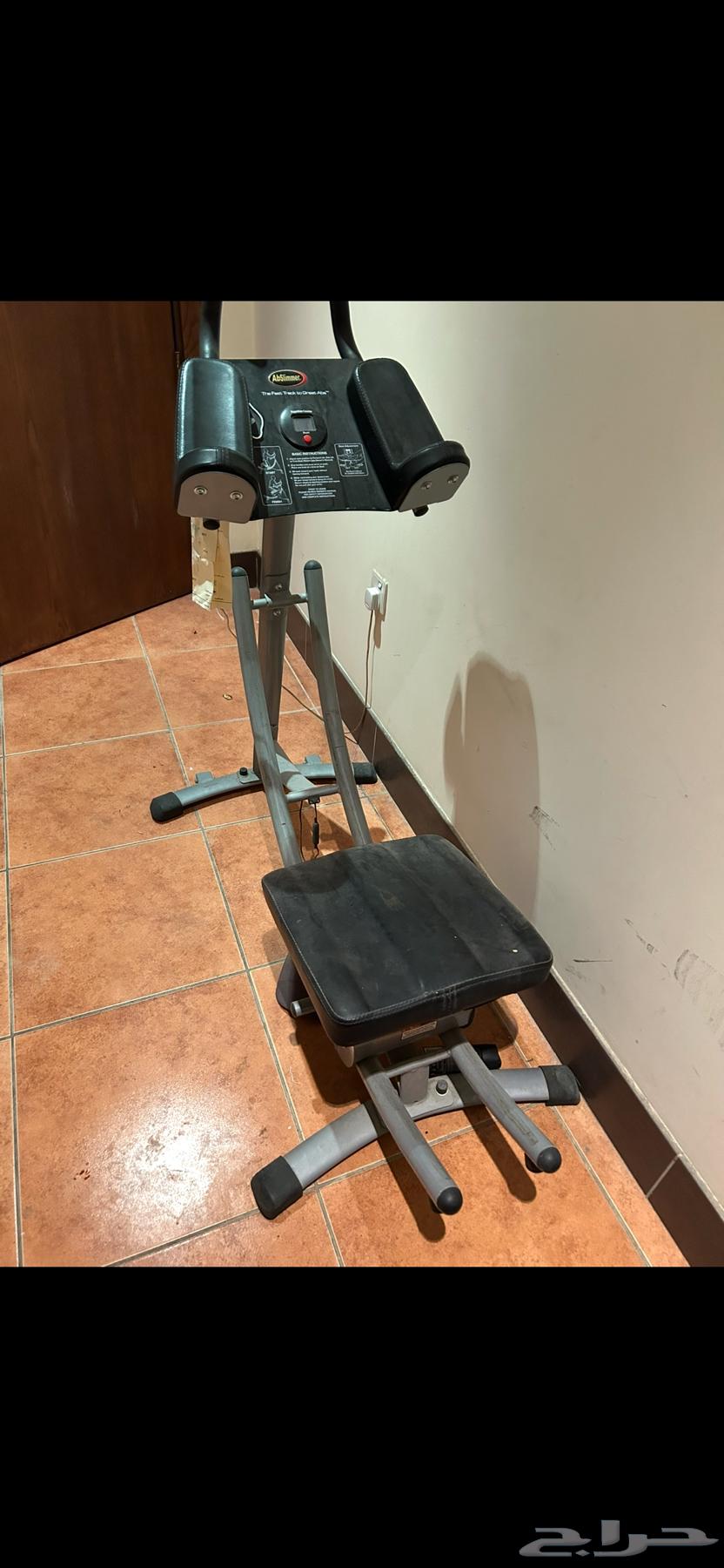 أدوات رياضه شبه جديده بسعر مغري سير مشي وجهاز تمرين البطن63387120907522111
