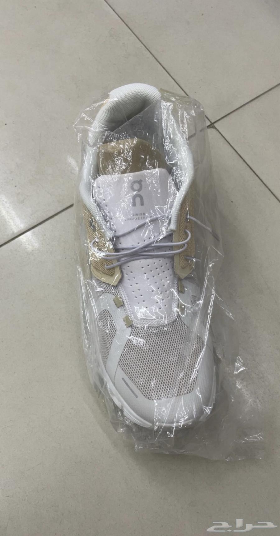 Shoes and footwear63387955657603112