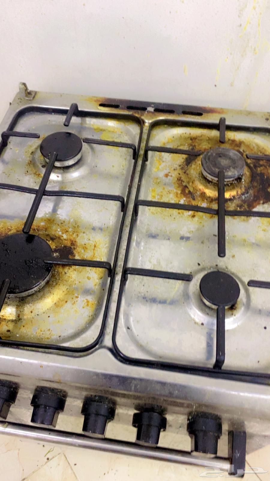 Almost new microwave and fully functional gas oven that just needs cleaning63385809966083112
